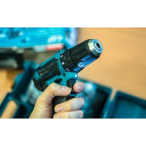 MAKITA Дрель-шуруповерт DF333DWAE, 2Ач, с двумя аккумуляторами MAKITA Дрель-шуруповерт DF333DWAE, 2Ач, с двумя аккумуляторами