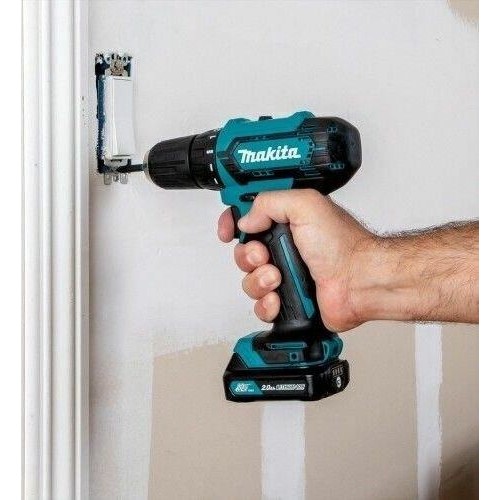 MAKITA Дрель-шуруповерт DF333DWAE, 2Ач, с двумя аккумуляторами MAKITA Дрель-шуруповерт DF333DWAE, 2Ач, с двумя аккумуляторами